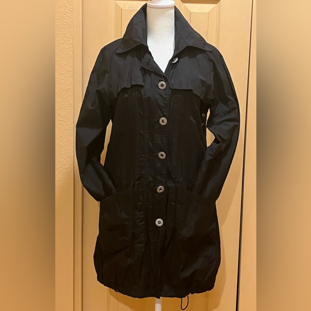 Chico’s raincoat/ long windbreaker/ trench coat. Black w/ silver tone buttons. M